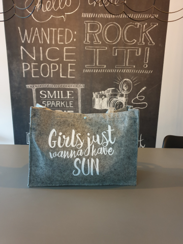 Girls just wanna have sun